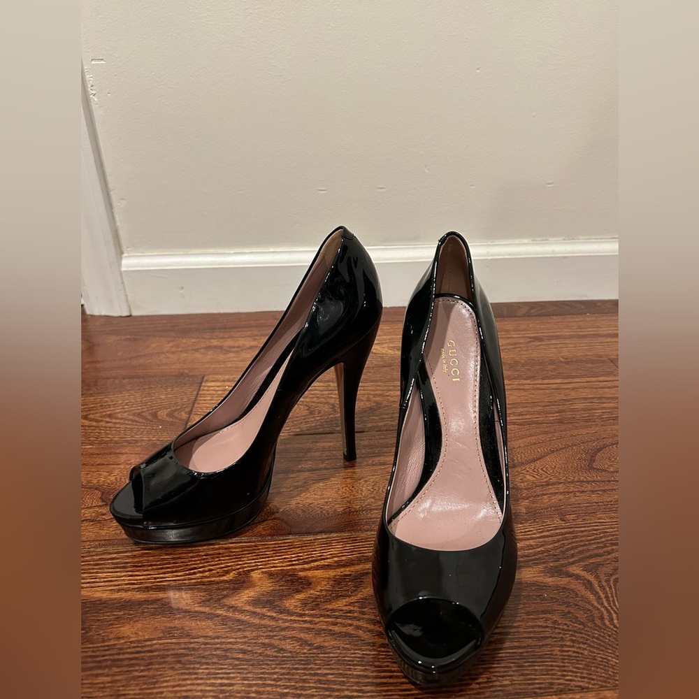 Black Gucci peep toe heel. Genuine leather. Only worn a few times! Size 39